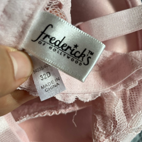 🚨4X$25🚨 Frederick’s Pink bra - Picture 3 of 3